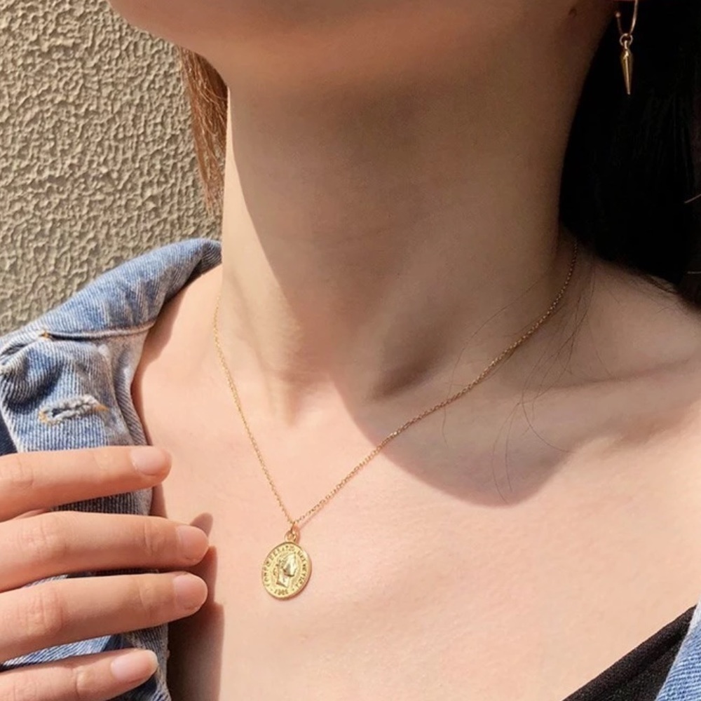 🖤 Elizabeth 🖤 Gold Coin Layering Necklace NWT